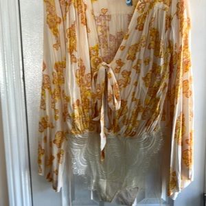 Medium long sleeve bodysuit yellow and cream color lace bottom